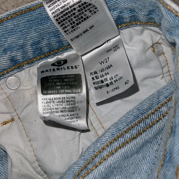 Levi 501® ORIGINAL FIT HIGH RISE WOMEN'S SHORTS - Picture 5 of 6